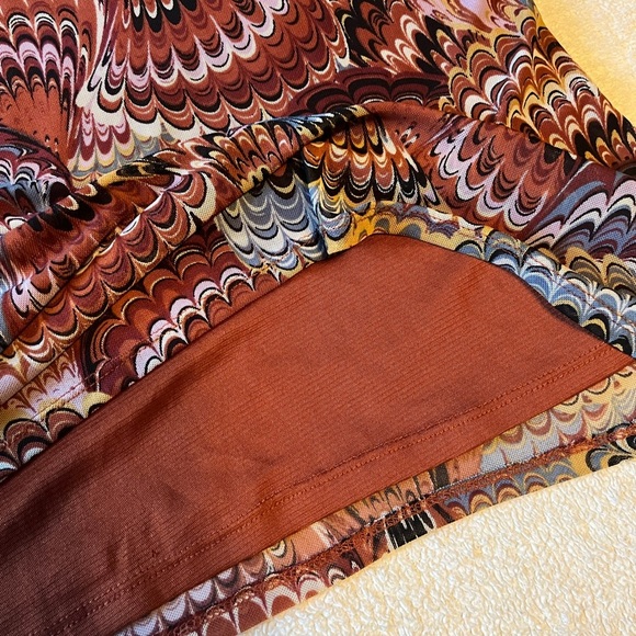 Eclair Long Sleeve Top, Sheer Layered Material. Earthy Boho Pattern, Women’s XL - Picture 8 of 9